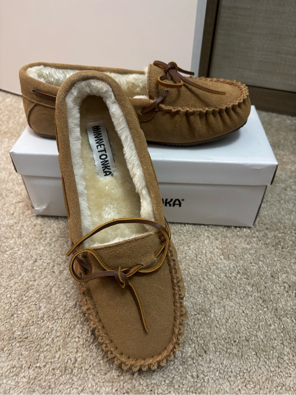 Minnetonka Women's Cinnamon Suede Moccasin Slippers with Faux-Fur Lining